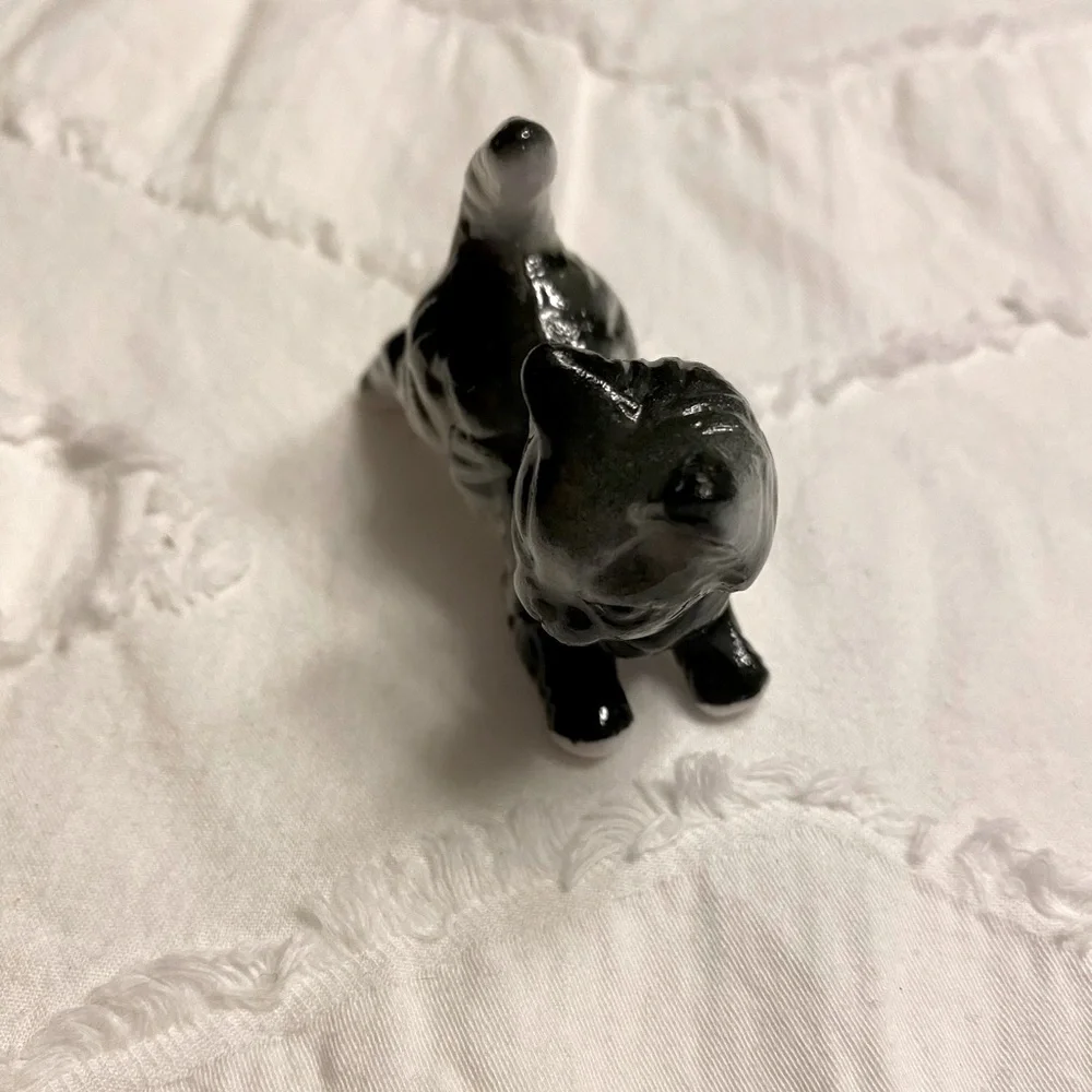 Porcelain cat shelf figurine Kitty shadow box approximately 2”.   #16